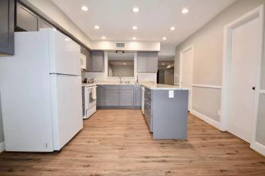 Main picture of 1255 W 12th Pl