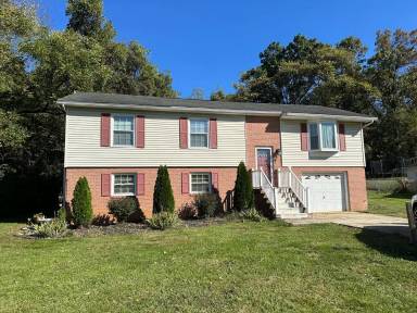 Main picture of 106 Upshur Dr