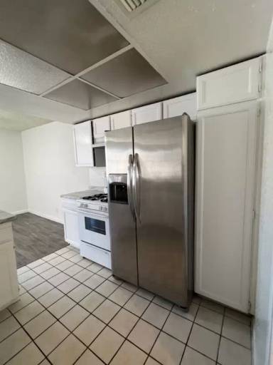 Main picture of 18144 Burbank Blvd