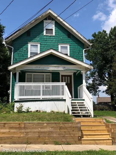 Main picture of 987 Boone St