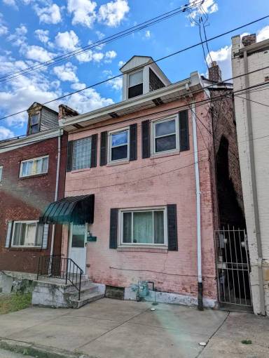 Main picture of 27 S 12th St