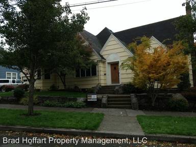 Main picture of 2000 NE Ridgewood Dr