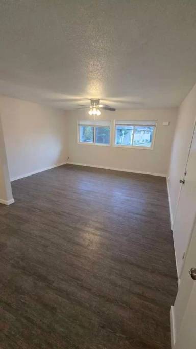 Main picture of 4841 Tama St - 3