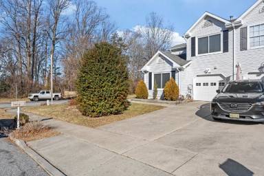 Main picture of 101 Stoneham Dr