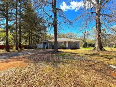 Main picture of 725 Tom Sadler Rd