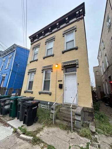 Main picture of 2227 Victor St