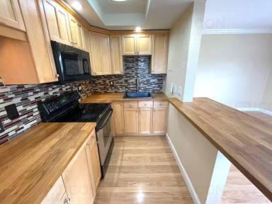 Main picture of 1100 NE 9th Ave