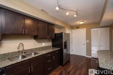 Main picture of 1000 Oakcrest St