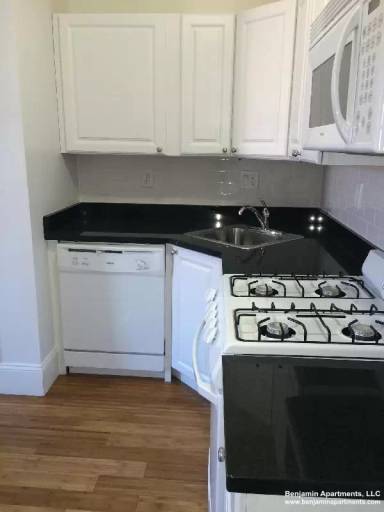 Main picture of 64 Hemenway St