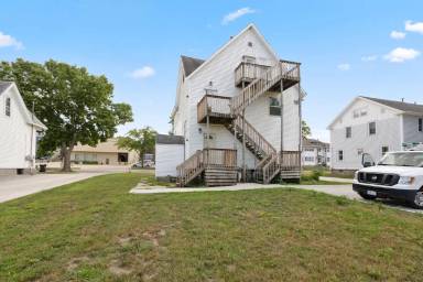 Main picture of 1015 W 22nd St