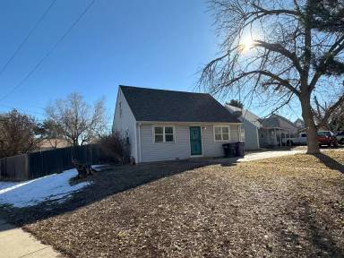 Main picture of 2600 S Irving St