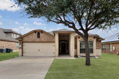 Main picture of 7204 Golden Oak Ln