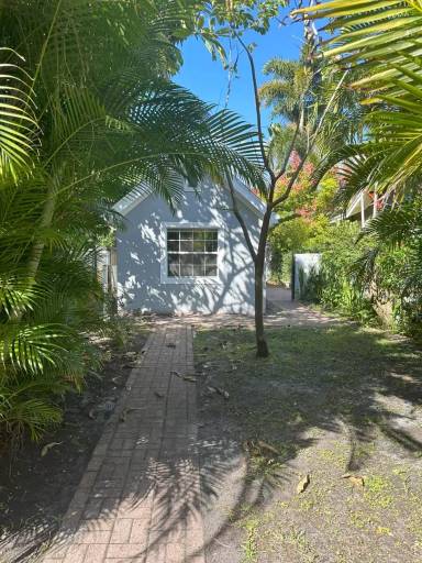Main picture of 1045 16th Ave N
