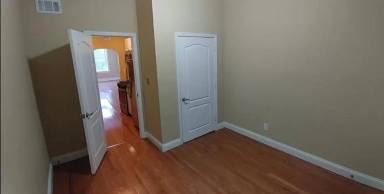 Main picture of 1410 N Ashland Ave