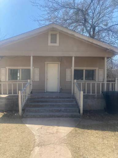 Main picture of 2733 Roberts St