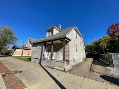 Main picture of 697 N Main St