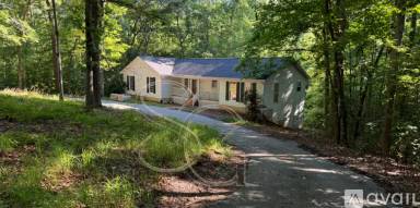 Main picture of 2040 Crabapple Hollow Rd
