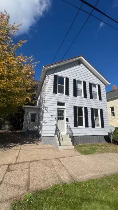 Main picture of 412 E 5th St