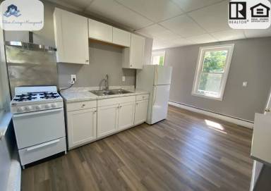 Main picture of 490 Hartford Pike