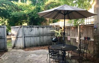 Main picture of 824 University Ave