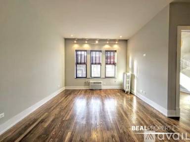 Main picture of 742 W Addison St