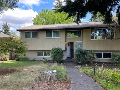Main picture of 8832 32nd Ave SW