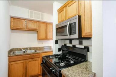 Main picture of 1505 W Lovers Ln