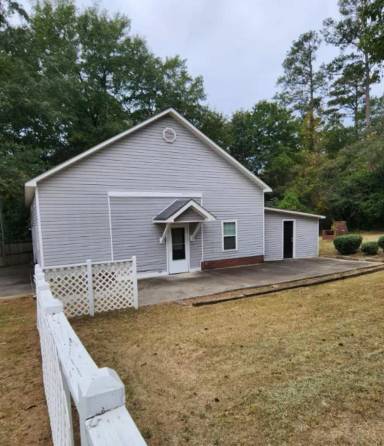Main picture of 321 Seminole Dr