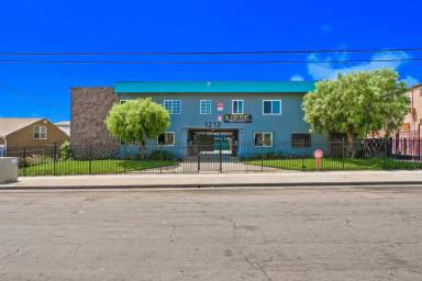 Main picture of 1212 W 107th St