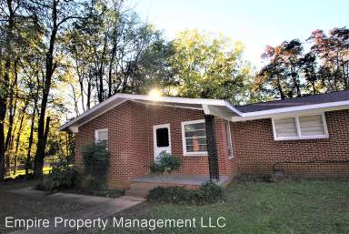 Main picture of 2711 Clayton Dr NW