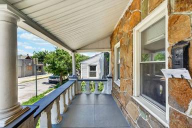 Main picture of 223 N New St