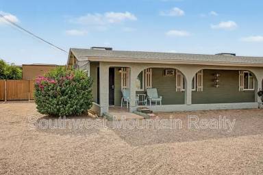 Main picture of 560 S Grand Dr