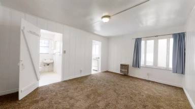 Main picture of 712 Manhattan Ave