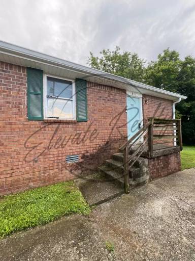 Main picture of 909 Trailwood Cir
