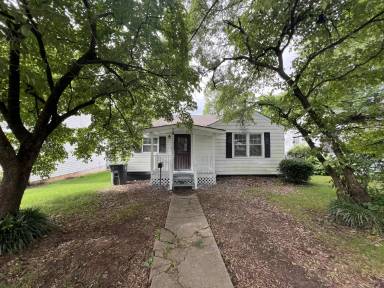 Main picture of 1115 4th Ct W