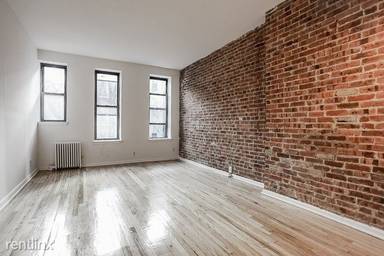 Main picture of 216 E 90th St