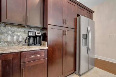 Main picture of 583 Plymouth Ct