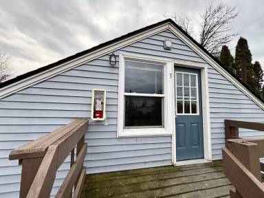 Main picture of 3170 Lansing Ave NE