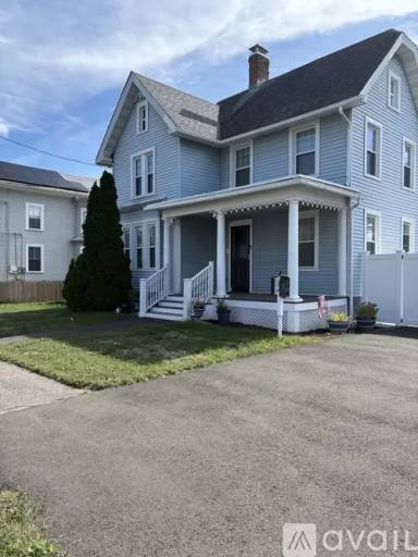 Main picture of 72 Center St
