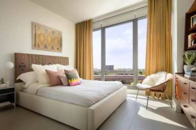 Main picture of 1050 W Van Buren St