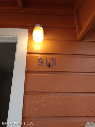 Main picture of 907 Mimosa St