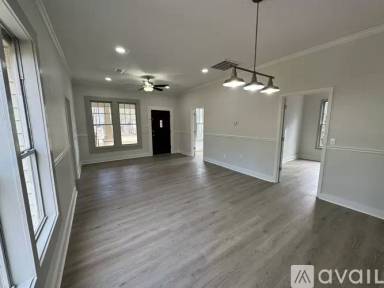 Main picture of 213 W Cunningham Ave