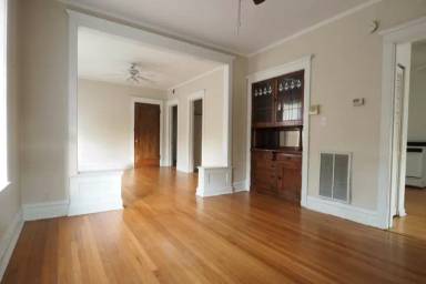Main picture of 2235 W Waveland Ave