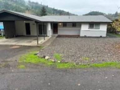 Main picture of 1233 NE Ridge Ave