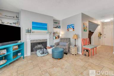 Main picture of 132 S Island Square Dr