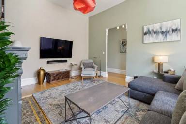 Main picture of 885 Castro St