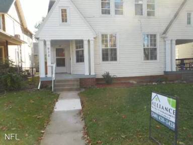 Main picture of 920 Lake Ave