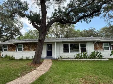 Main picture of 2 Magnolia Dr