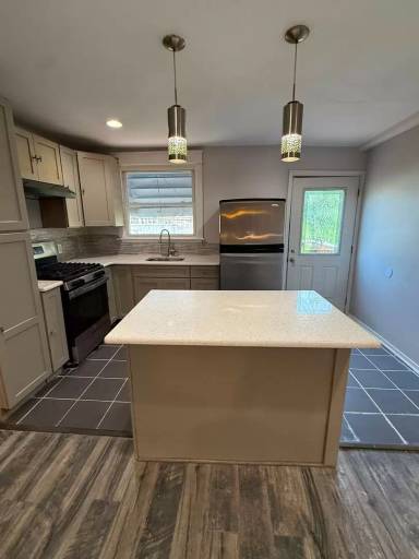 Main picture of 7215 Guilford Rd