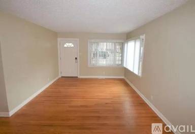 Main picture of 8741 Sproat Ave